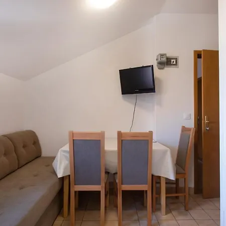 Apartmaji Pri Perotu