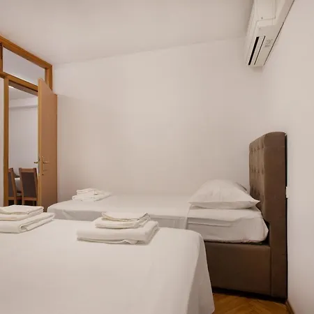 Apartmaji Pri Perotu