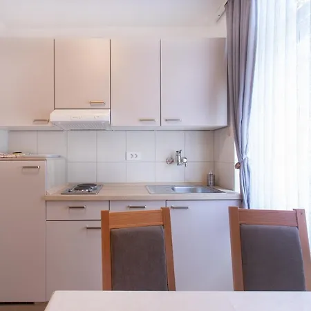 Apartmaji Pri Perotu Apartman