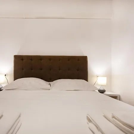 Apartmaji Pri Perotu Apartman *