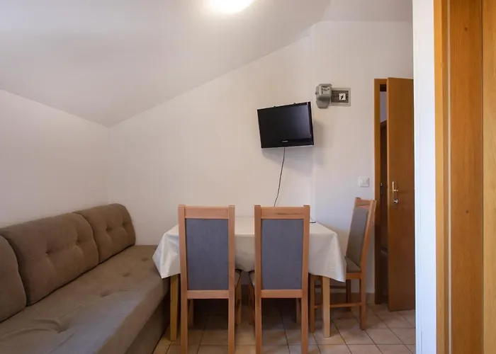 Apartmaji Pri Perotu