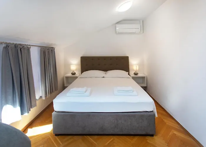 Apartmaji Pri Perotu *