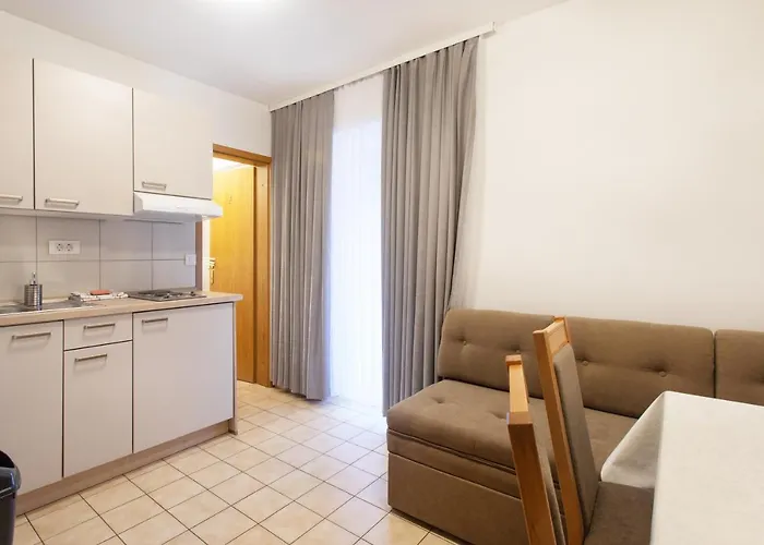 Apartmaji Pri Perotu